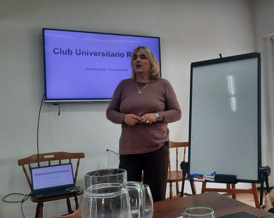 Facilitadora de Meta Empresarial durante un taller